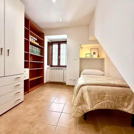 Via Roma 40 -